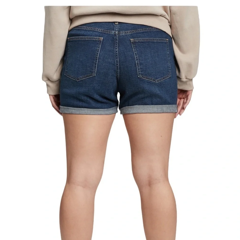 GAP 5” Mid Rise Sexy Boyfriend Denim Light Distressed Cuffed Shorts Size 26 NWOT